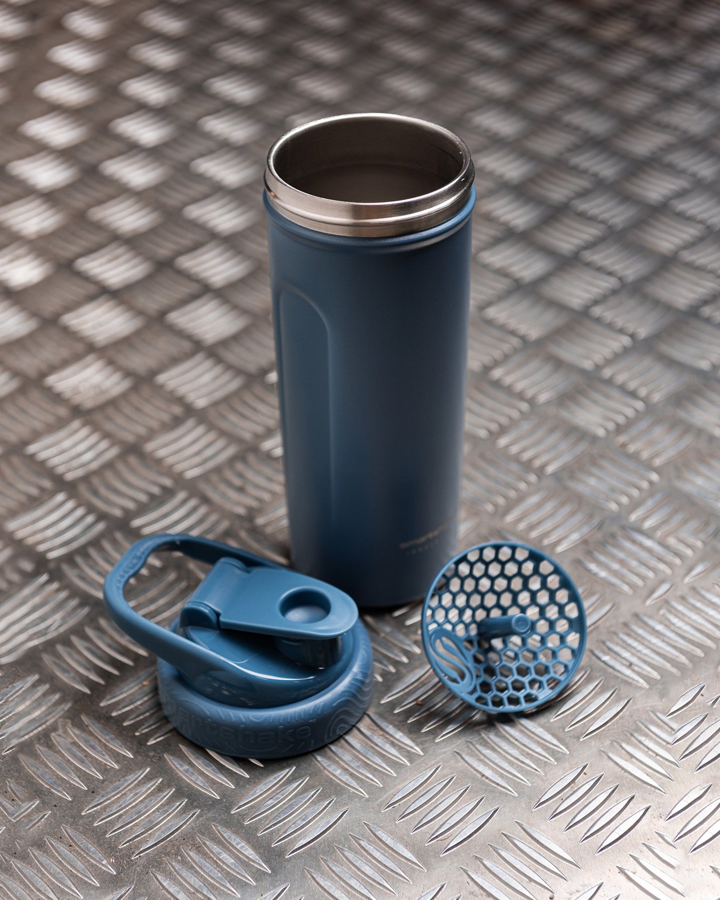 insulated-steel-shaker-faded-blue-i4 Smartshake_Insulated_Steel_Faded_Blue_Lifestyle.jpg