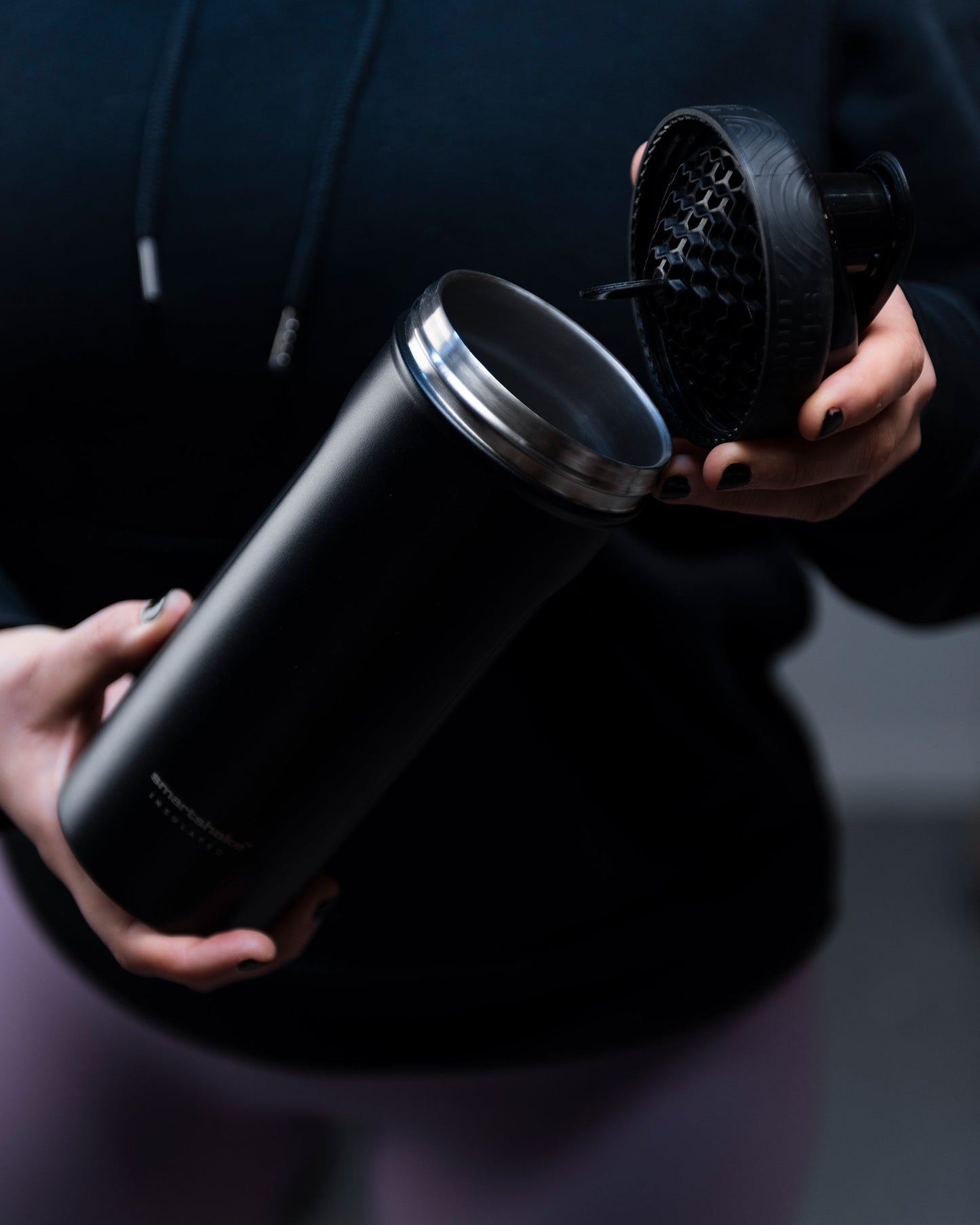 insulated-steel-shaker-black-a8 Smartshake_Insulated_Steel_lifestyle.jpg