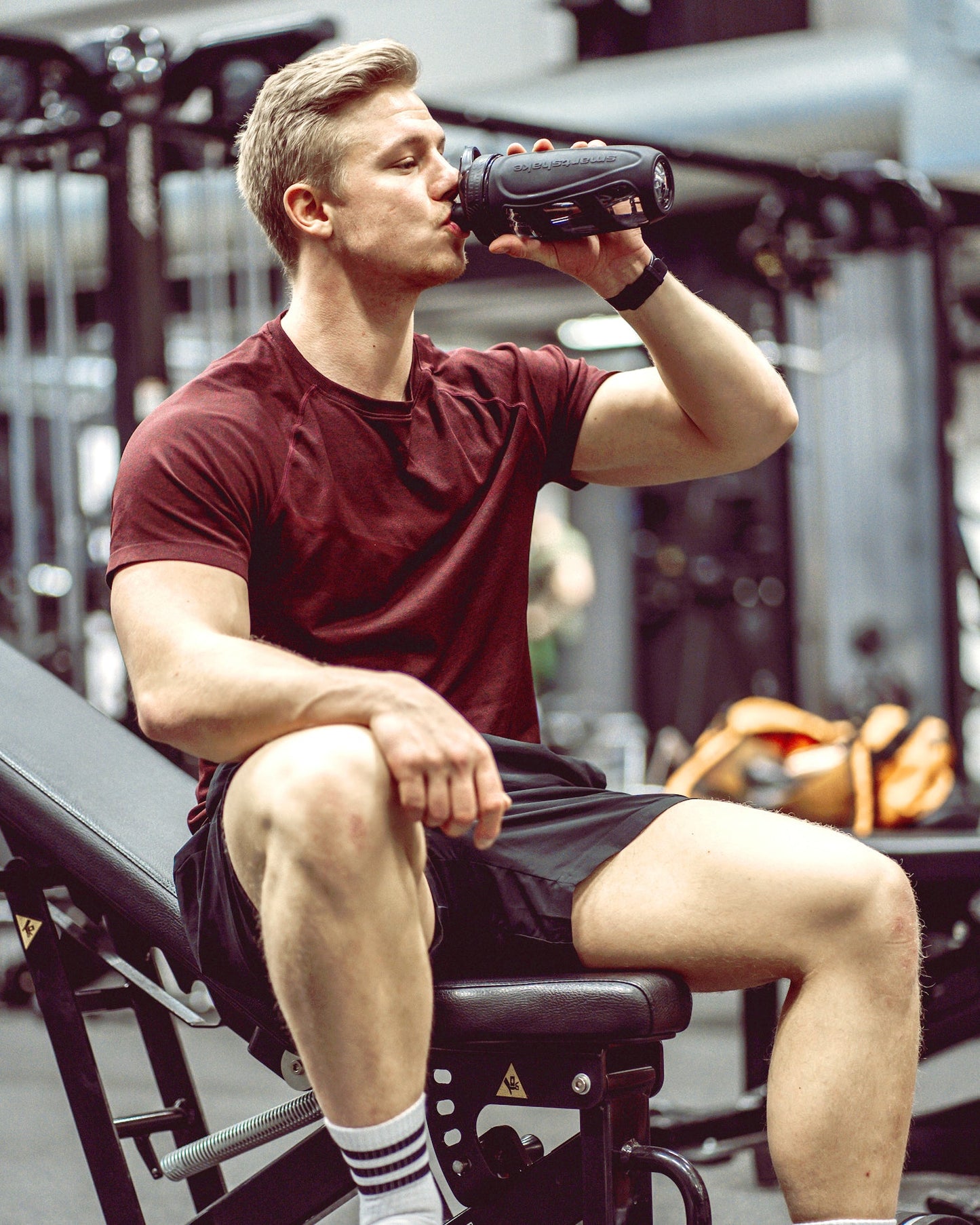 reforce-glass-black-f1 samrtshake_reforce_glass_lifestyle.jpg