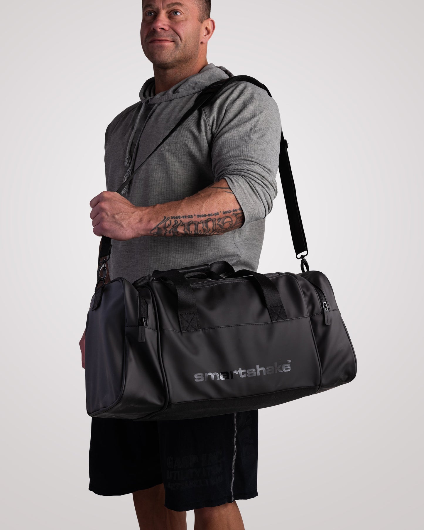 gym-bag-black-p4 Smartshake_GymBag_Black_lifestyle2.jpg
