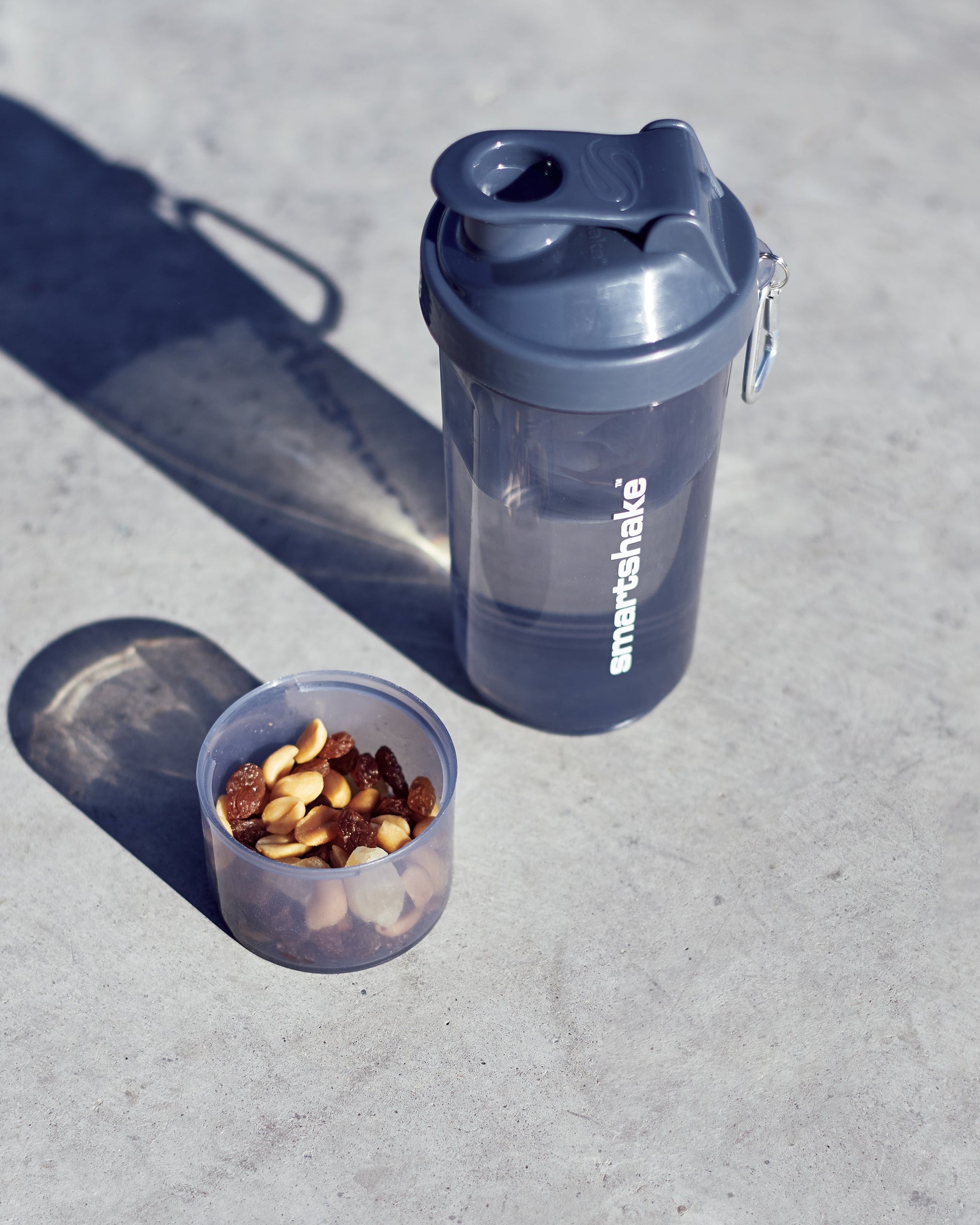 slim-stormy-gray-m8 Smartshake_Slim_gray_lifestyle.jpg