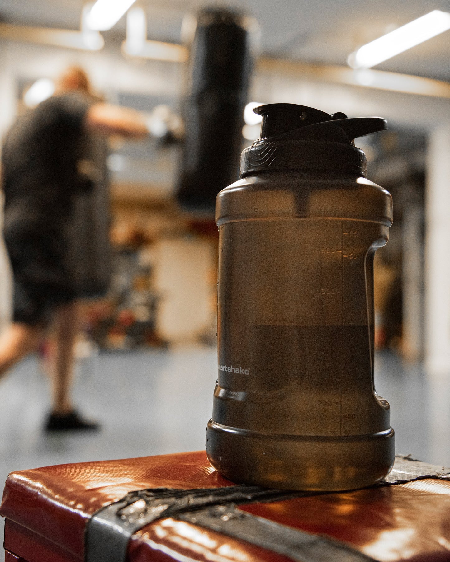 ultimate-jug-black-h6 Smartshake_Ultimate_Jug_black_lifestyle2w.jpg