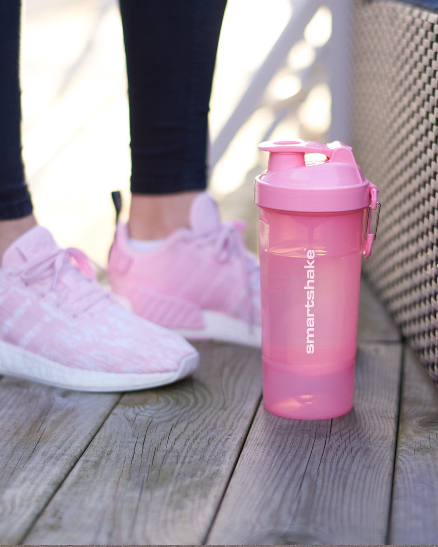 original2go-one-light-pink-k7 smartshake_02go_pink_lifestyle.jpg